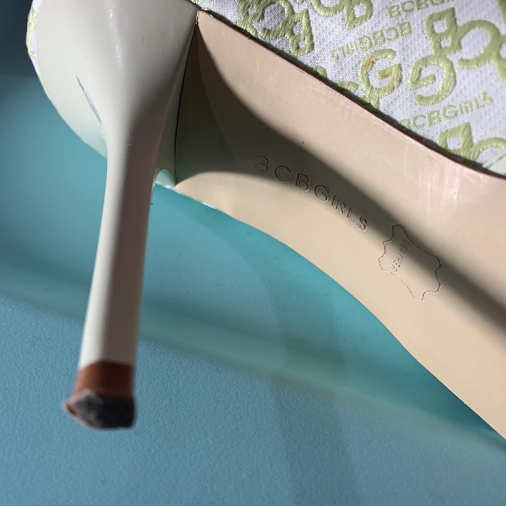 VINTAGE MINT LOGO MONOGRAM BCBG STILETTOS - Picture 9 of 14